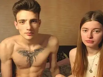 Stripchat Live Sex Cam of EmiliaCouple