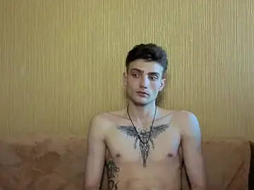 Stripchat Sex Cam of EmiliaCouple