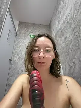 Stripchat Free Porn Cam of The_Snowwhitee
