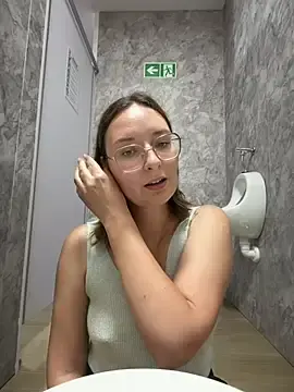 Stripchat Adult Webcam of The_Snowwhitee