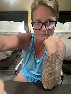 Stripchat Live Porn of _ElizabethLove_