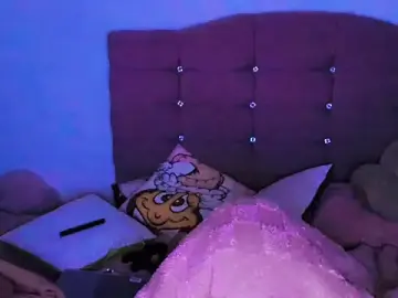 Stripchat Free Live Porn of Bella_Emmy