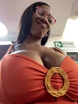Stripchat Best Webcam of Bustykeyla