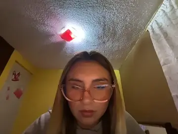 Stripchat Live Sex Cam of Nicki_cam