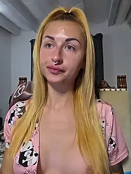 Stripchat Nude Webcam of kylie_blck