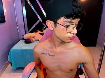 Stripchat Free Porn Cam of LiamHeatx