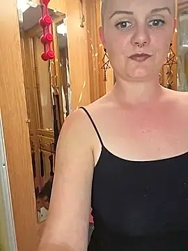 Stripchat Free Porn Cam of RedRideher23