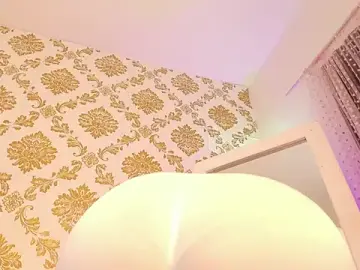 Stripchat Free Porn Cam of emaa_lambert
