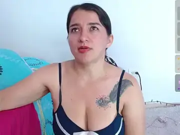 Stripchat Nude Webcam of Emelyross_