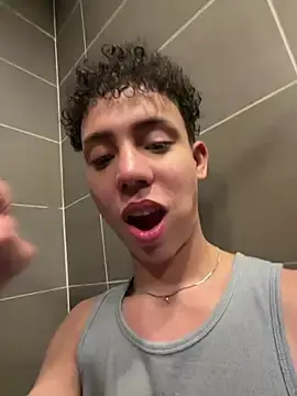 Stripchat Live Sex Cam of yoursexyjose