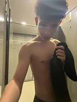 Stripchat Adult Webcam of yoursexyjose