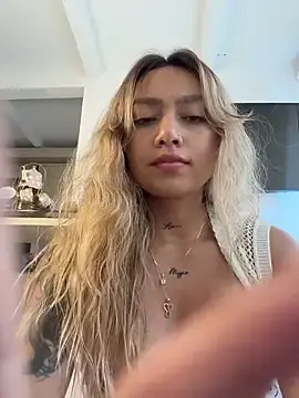 Stripchat Sex Cam of amanda-medrano1