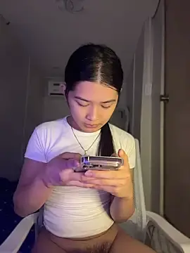 Stripchat Sex Cam of hugecock_molly