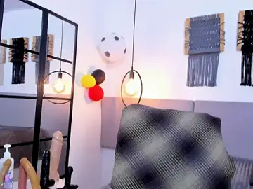 Stripchat Live Sex Cam of Sweet_camille