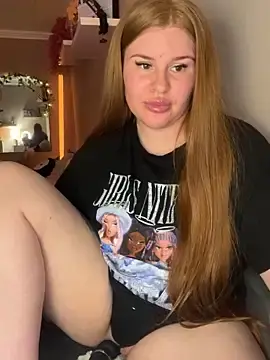 Stripchat Live Sex Cam of RedFoxQueen