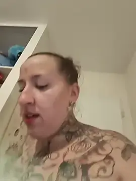 Stripchat Live Sex Cam of Thelittledevil388