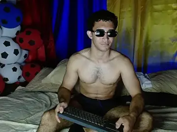 Stripchat Live Sex Cam of caius_bigcock1