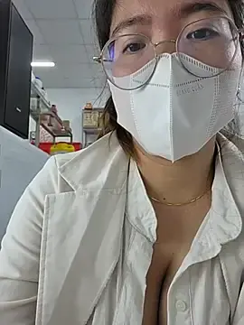 Stripchat Nude Webcam of HinaLovely