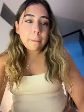Stripchat Live Sex of MelodyRey__