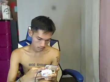 Stripchat Live Sex Cam of riks_tyler
