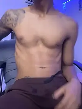 Stripchat Live Porn of leo_bigconk1246