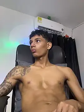 Stripchat Nude Webcam of leo_bigconk1246