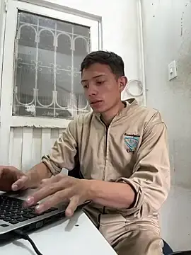 Stripchat Nude Webcam of santiObrero