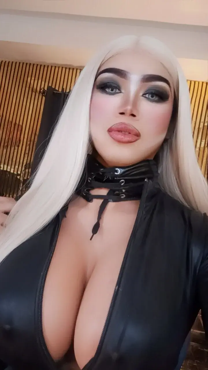 seductive_yhure