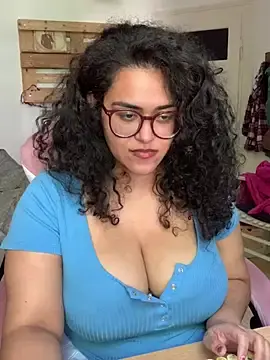 Stripchat Adult Webcam of Curvydesifromgermany