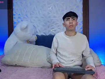 Stripchat Live Sex of Michael_and_twinkk