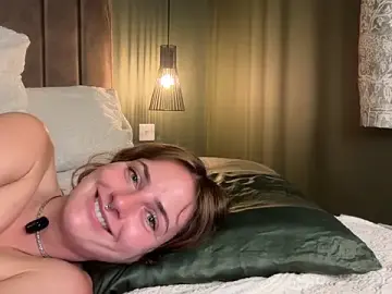 Stripchat Best live sex cam show of miamiamuse
