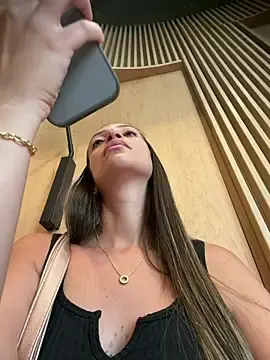 Stripchat Live Sex Cam of BelleLouiseVp