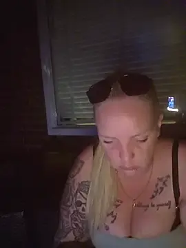 Stripchat Live Porn of QueenMelissaa