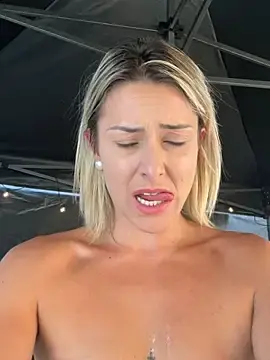 Stripchat Live Sex of petrouchkaaa_