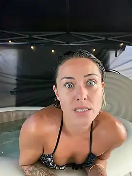 Stripchat Live Porn of petrouchkaaa_