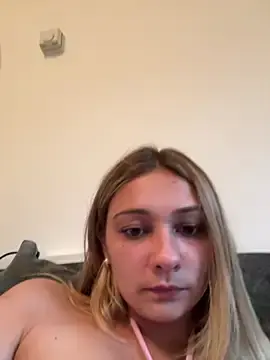 Stripchat Sex Cam of skyemorgan01