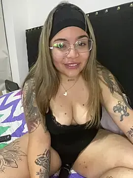 Stripchat Live Sex Cam of Lindalatina2001
