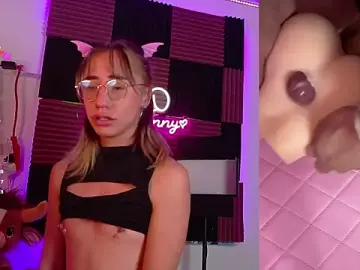 Stripchat Private Sex Chat of Littlebunny21