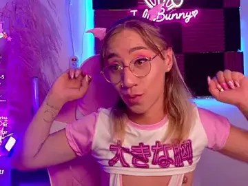 Stripchat Adult Webcams of Littlebunny21