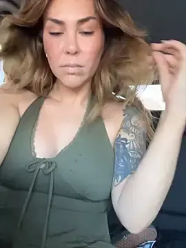 Stripchat Sex Cam of MommyGambit