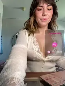 Stripchat Live Sex Cam of MommyGambit