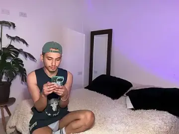 Stripchat Sex Cam of Noah_and_Steven