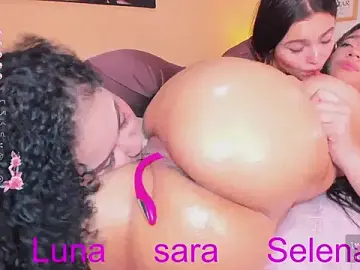 Stripchat Live Sex Cam of SSWEETSIINNN