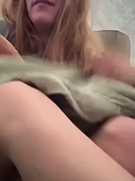 Stripchat Sex Cam of GoldenFlameGoddess