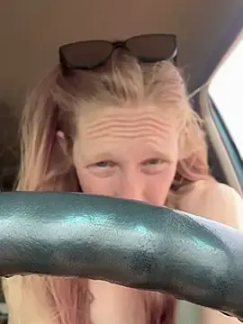 Stripchat Live Sex Cam of GoldenFlameGoddess