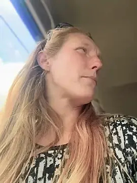 Stripchat Live Porn of GoldenFlameGoddess