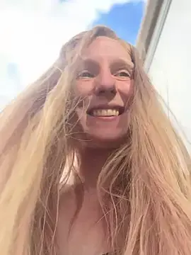 Stripchat Nude Webcam of GoldenFlameGoddess