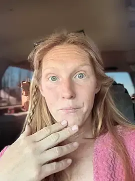 Stripchat Live Sex of GoldenFlameGoddess