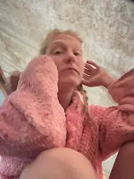 Stripchat Adult Webcam of GoldenFlameGoddess