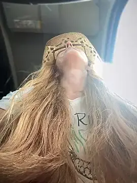 Stripchat Free Porn Cam of GoldenFlameGoddess